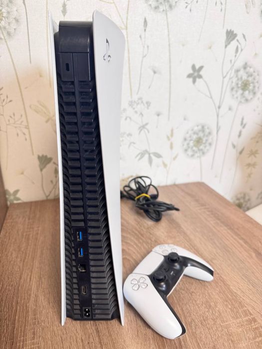 Продам Sony PlayStation Ps5 Digital Edition 825 Gb (5611)