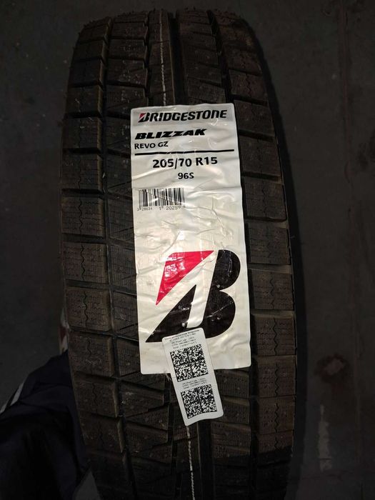 Шина 205/70R15(зимова),BRIDGESTONE Blizzak