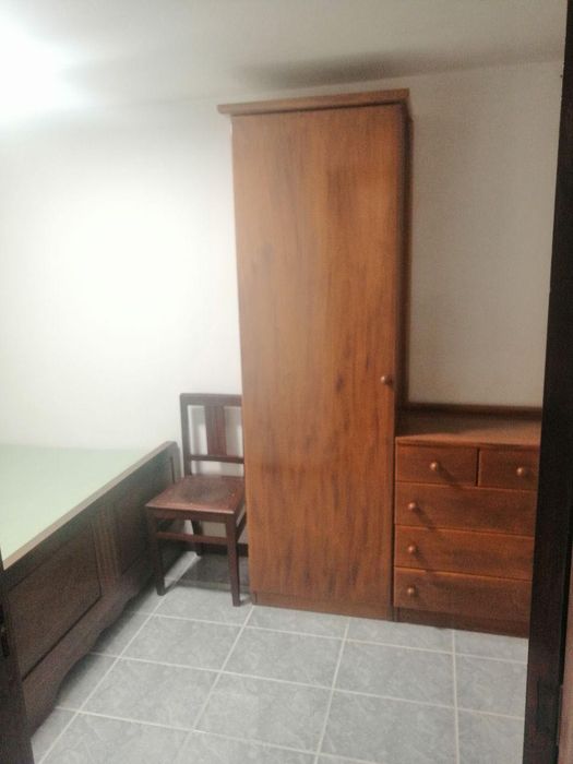 Alugo cama no quarto duplo