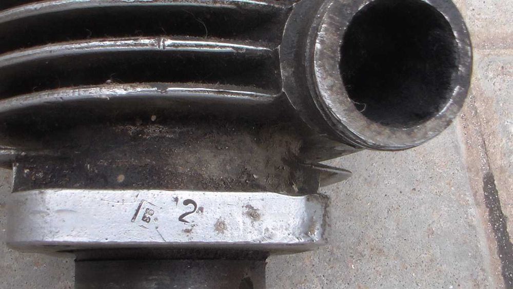 цилиндр с мопеда