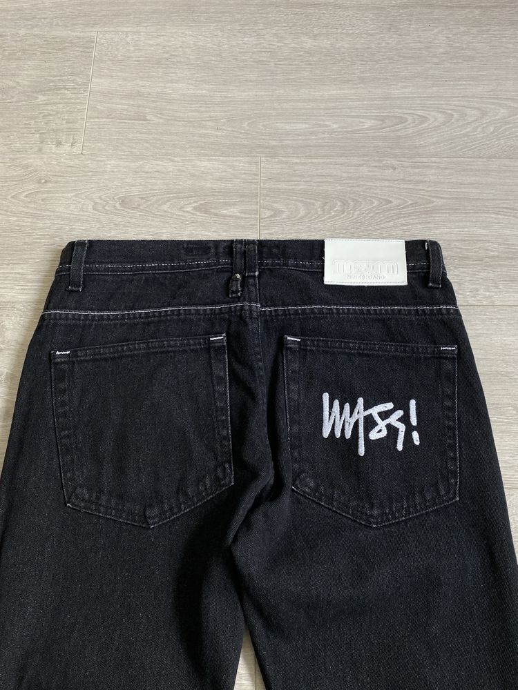 W32 L Czarne Jeansy Mass Denim Tapered Fit z Tagiem Logo Na kieszeni