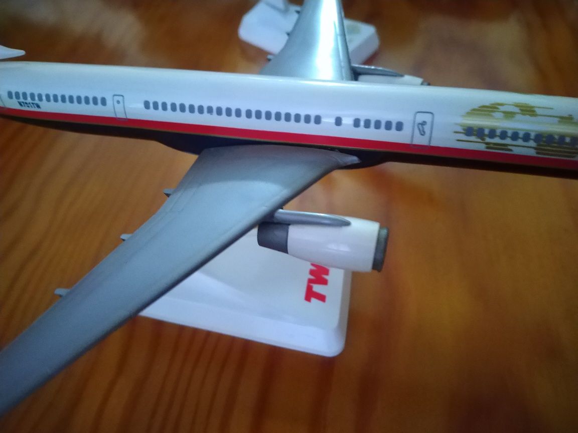 Avião TWA Boeing 757-200 miniatura escala 1/200 coleção