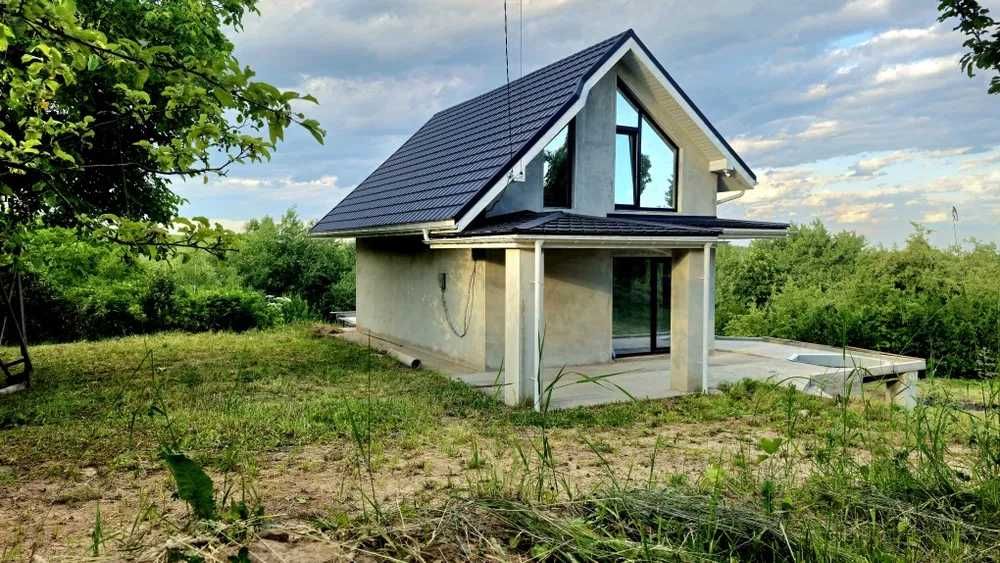 Продаж будинку з великою земельною ділянкою