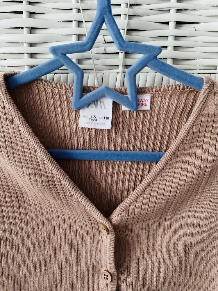 Różowy sweter Zara prążki kardigan