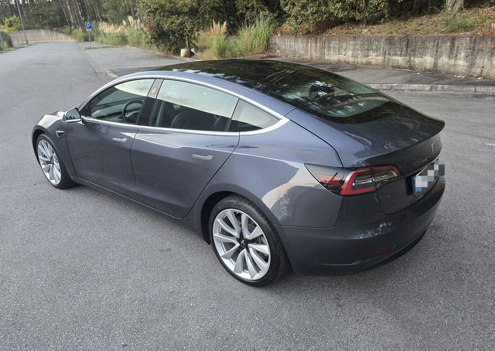 Tesla model 3 SR