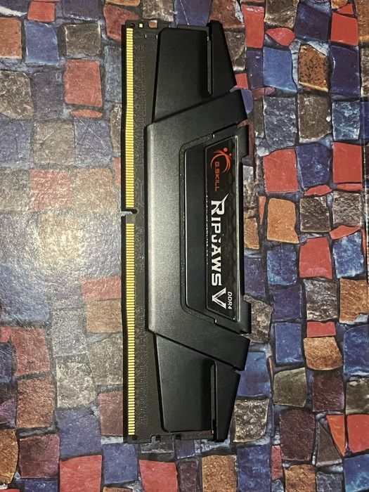 Pamięć RAM DDR4 G skill Ripjaws V 8GB 3200MHz CL16 (do 4000MHz CL19)