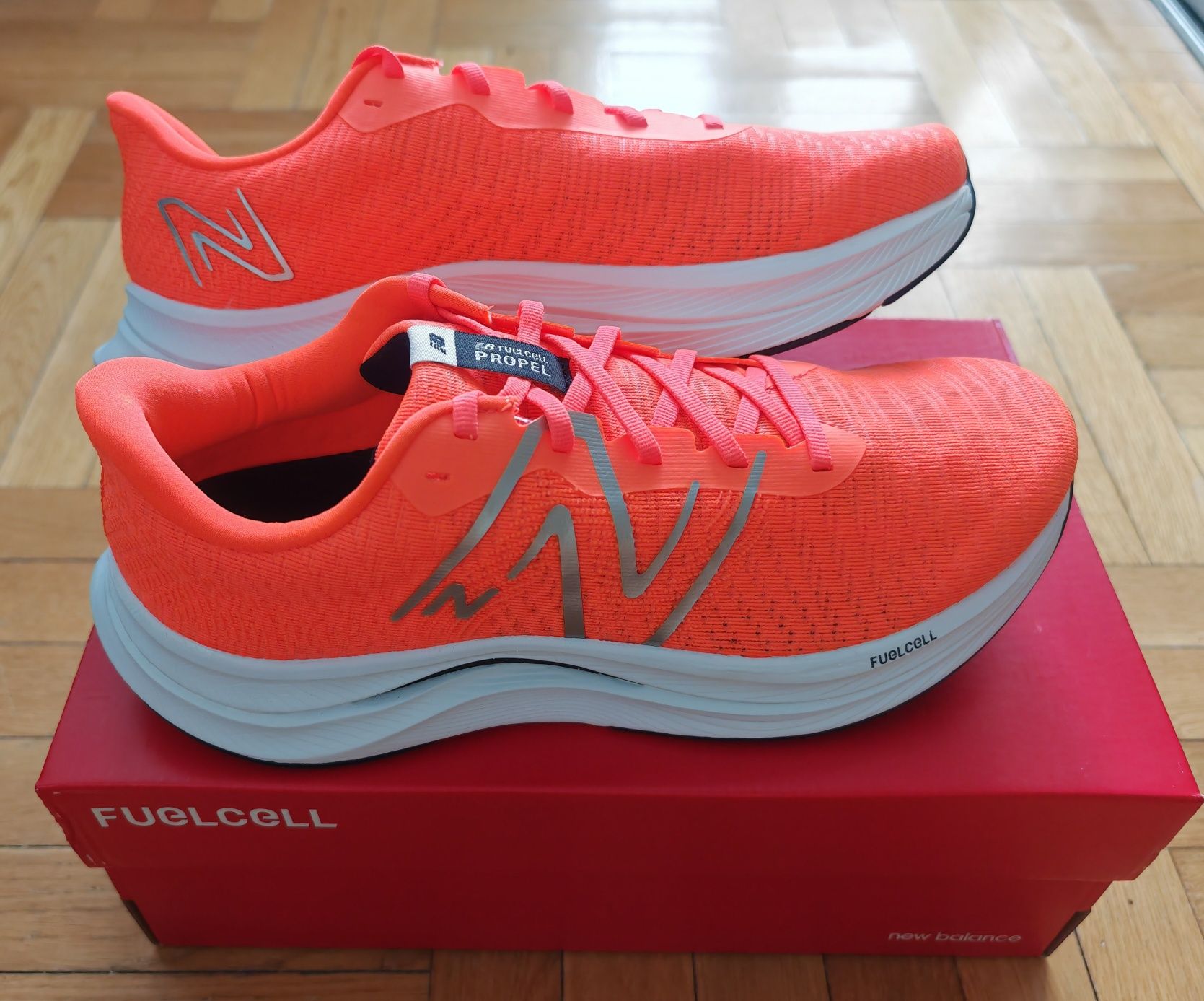 New Balance FuelCell Propel v4 28,5cm EUR 44,5