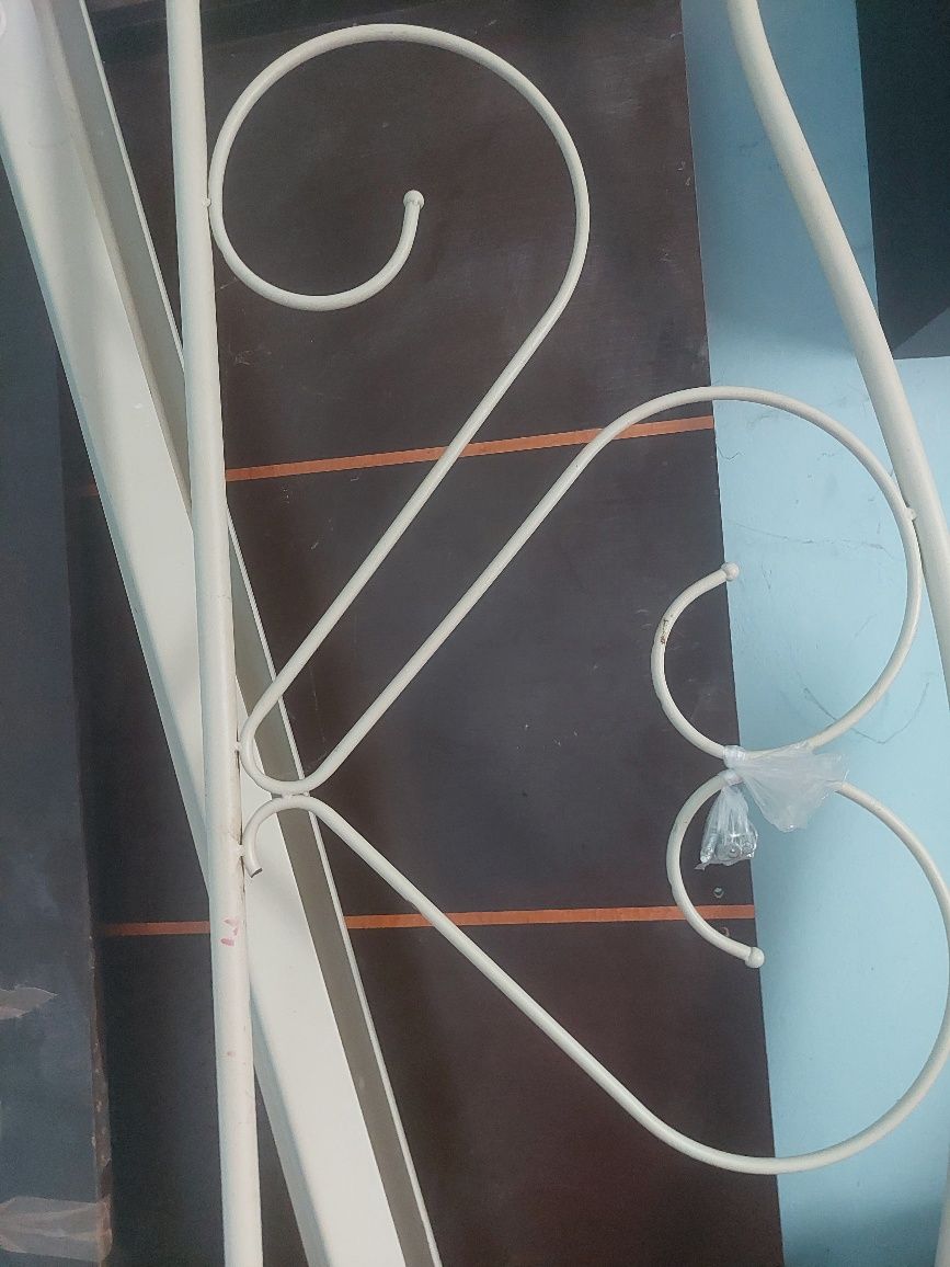 Rama łóżka młodzieżowego Ringe 90x200 biel stal