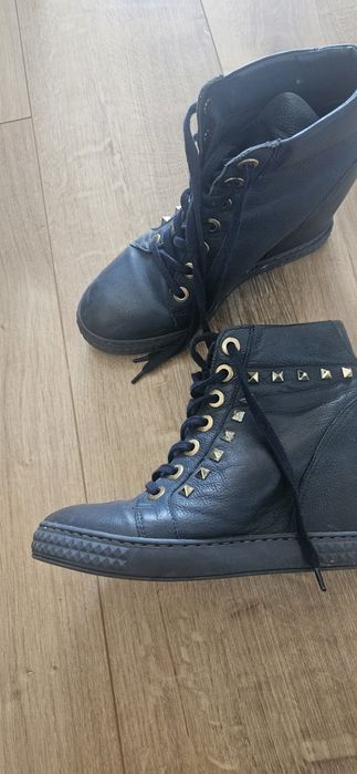 Buty na koturnie damskie