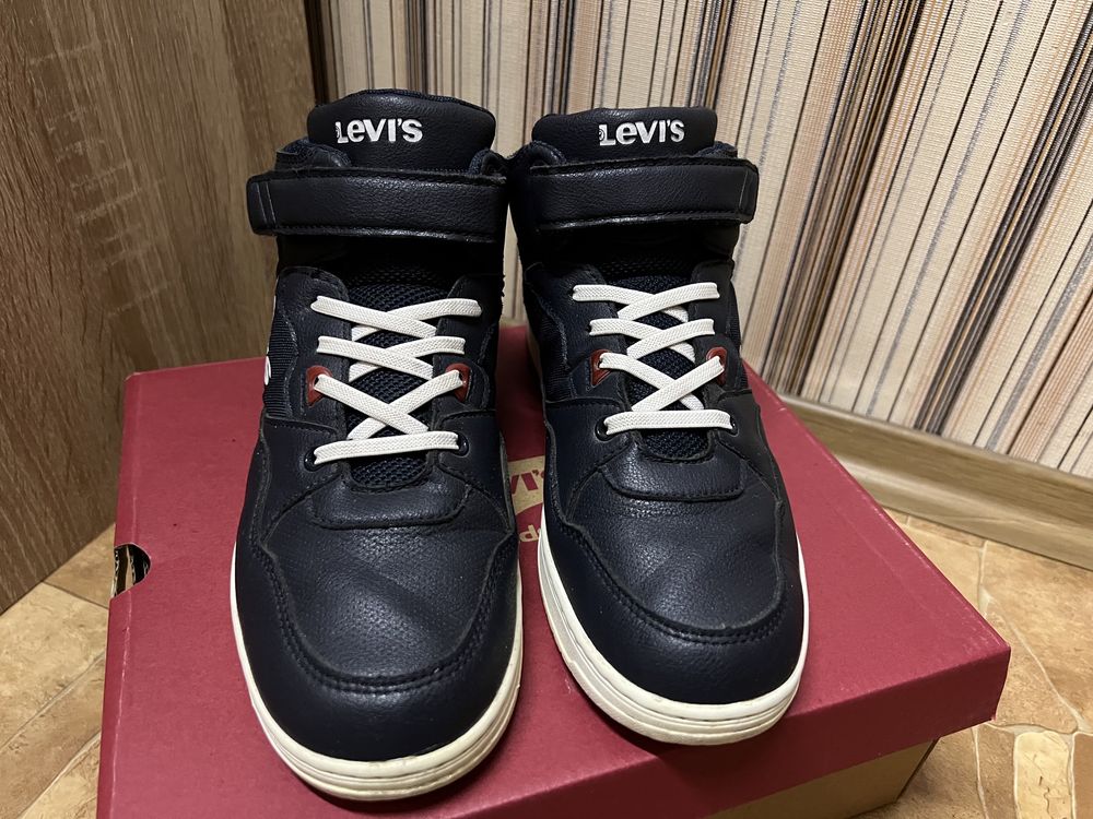 Черевики осінь Levis, р 39