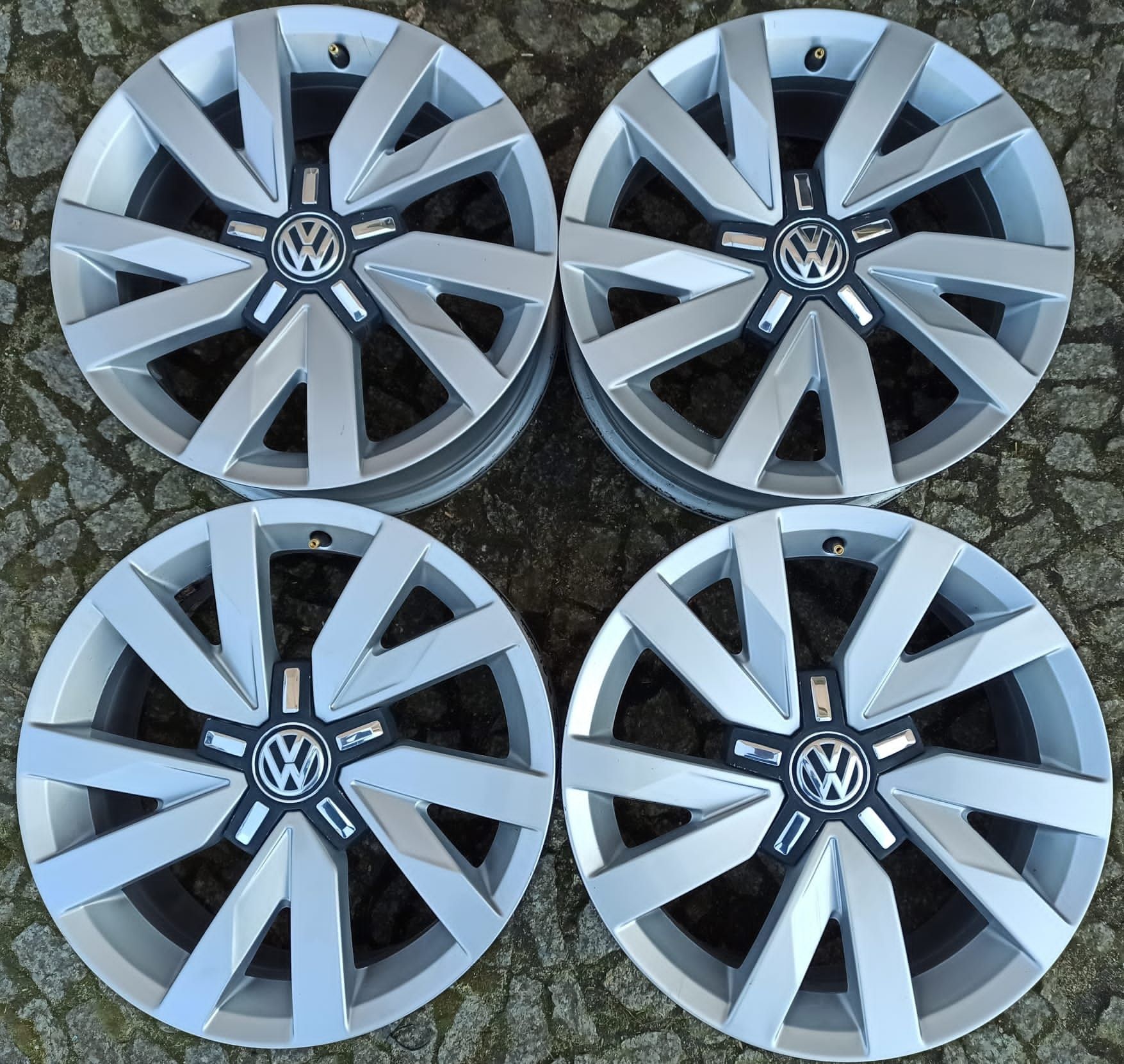 Felgi aluminiowe VW Passat B8 Sharan T-Roc Caddy 6,5Jx16 ET41 5x112