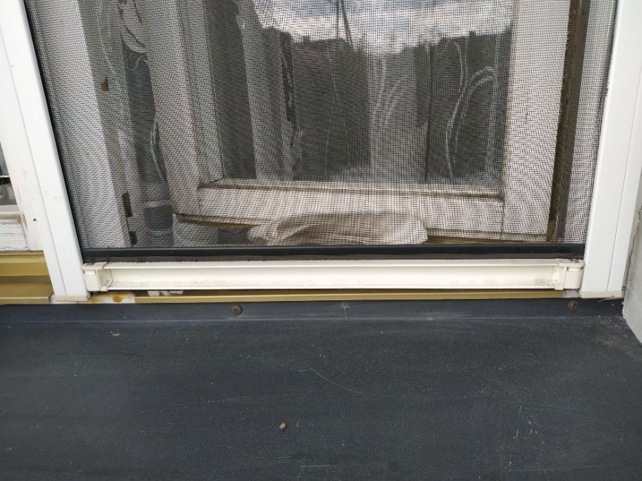 Moskitiera w kasecie pionowa