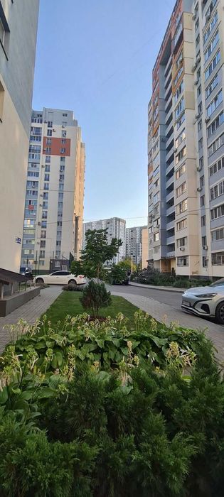 Продаю 2х комнатную квартиру 60 м2 с новім ремонтом ЖК Левада