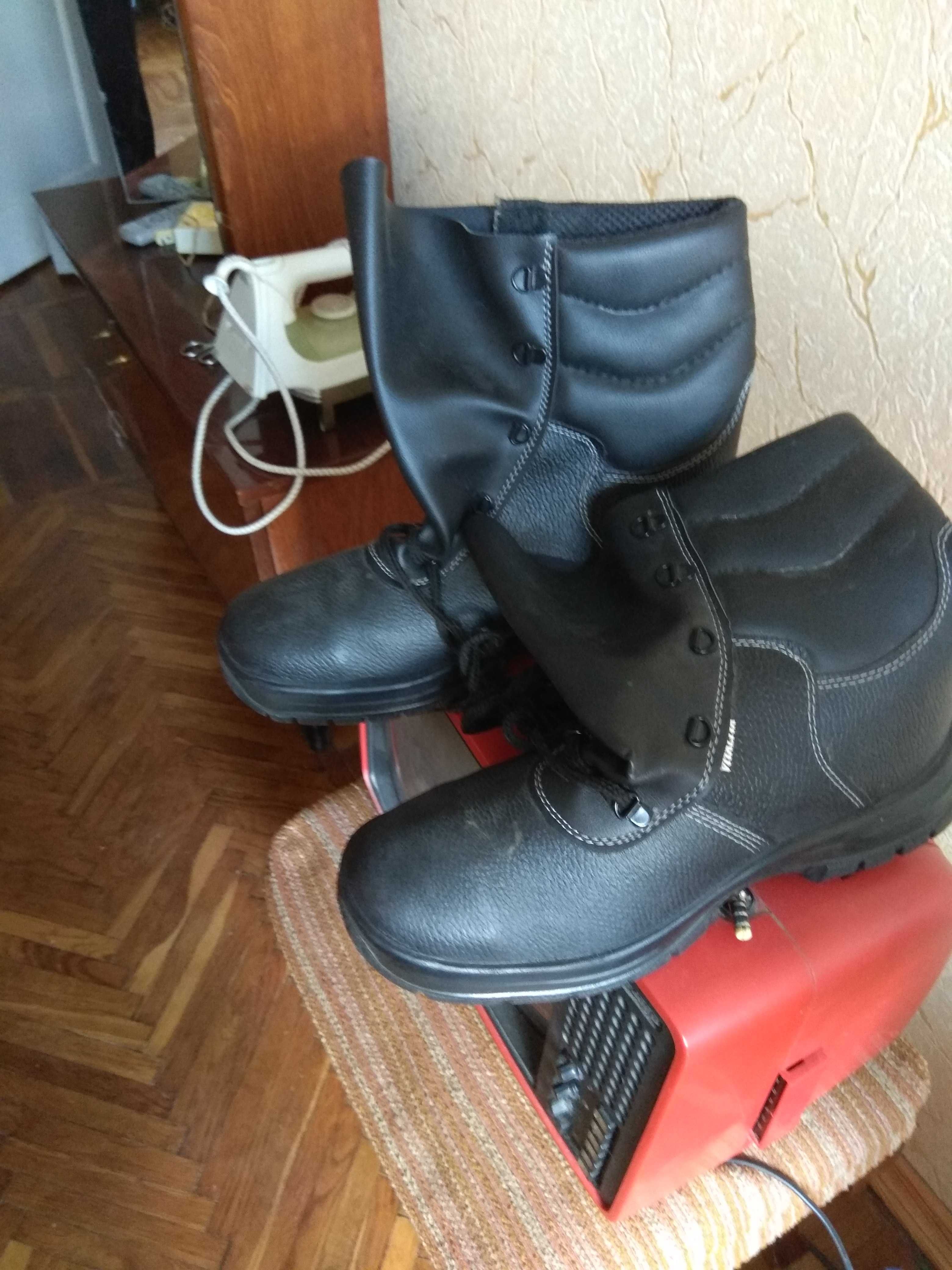 Продам  новые рабочие ботинки и не только