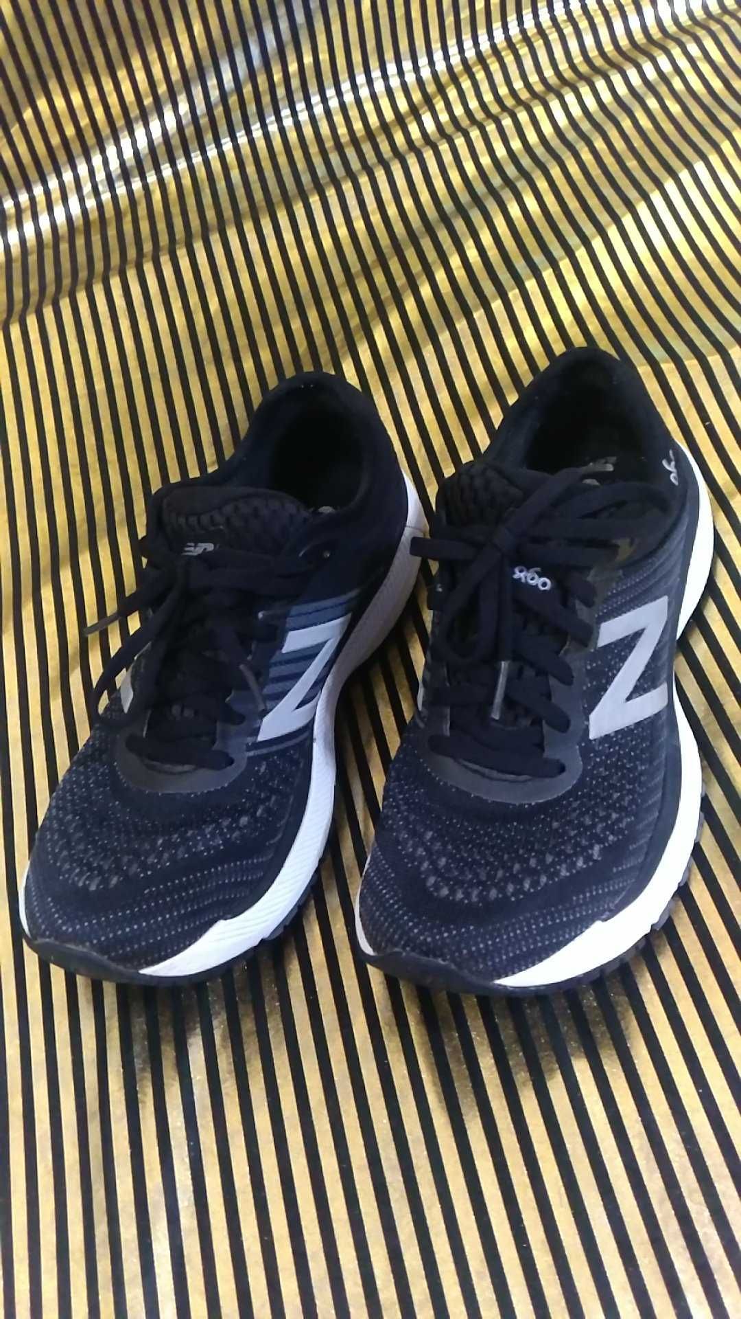 Бігові  кросівки New Balance 860 v10.