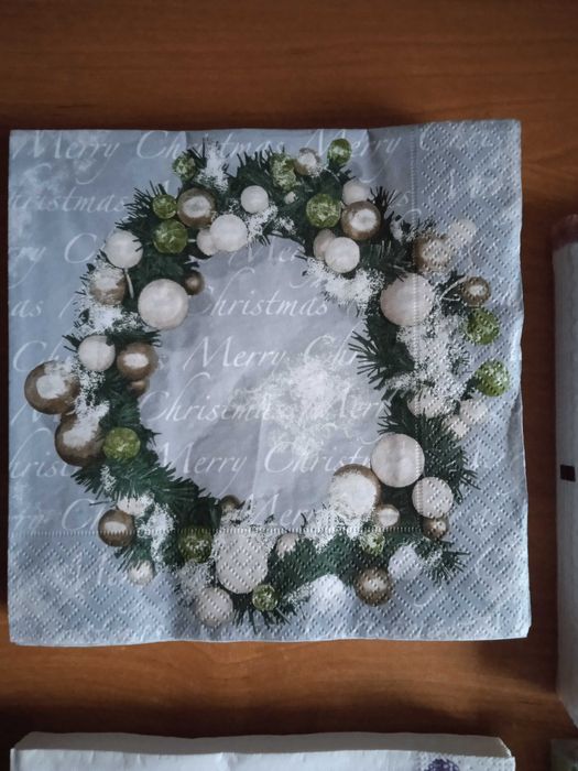 Serwetki bibułowe na stół - 4 paczki za 10 zł.