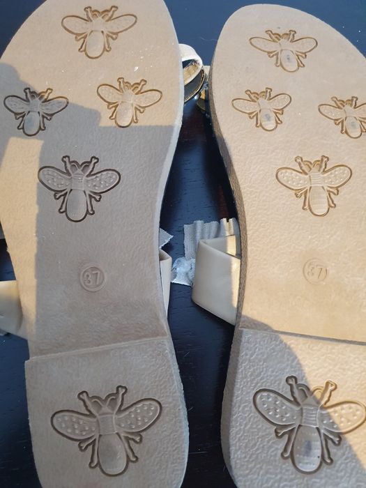 Sandálias em camurça