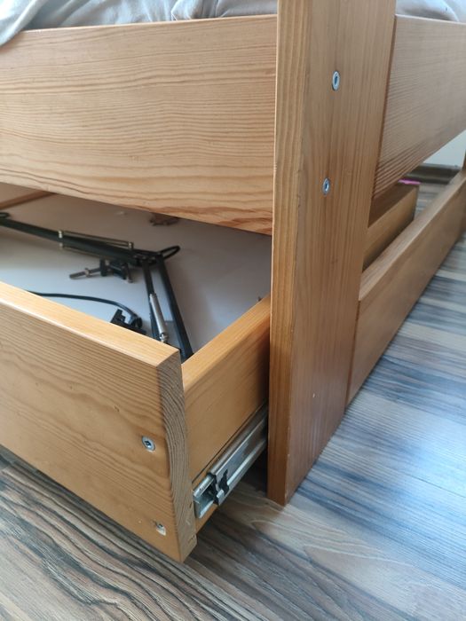 Łóżko drewniane z materacem 80x180