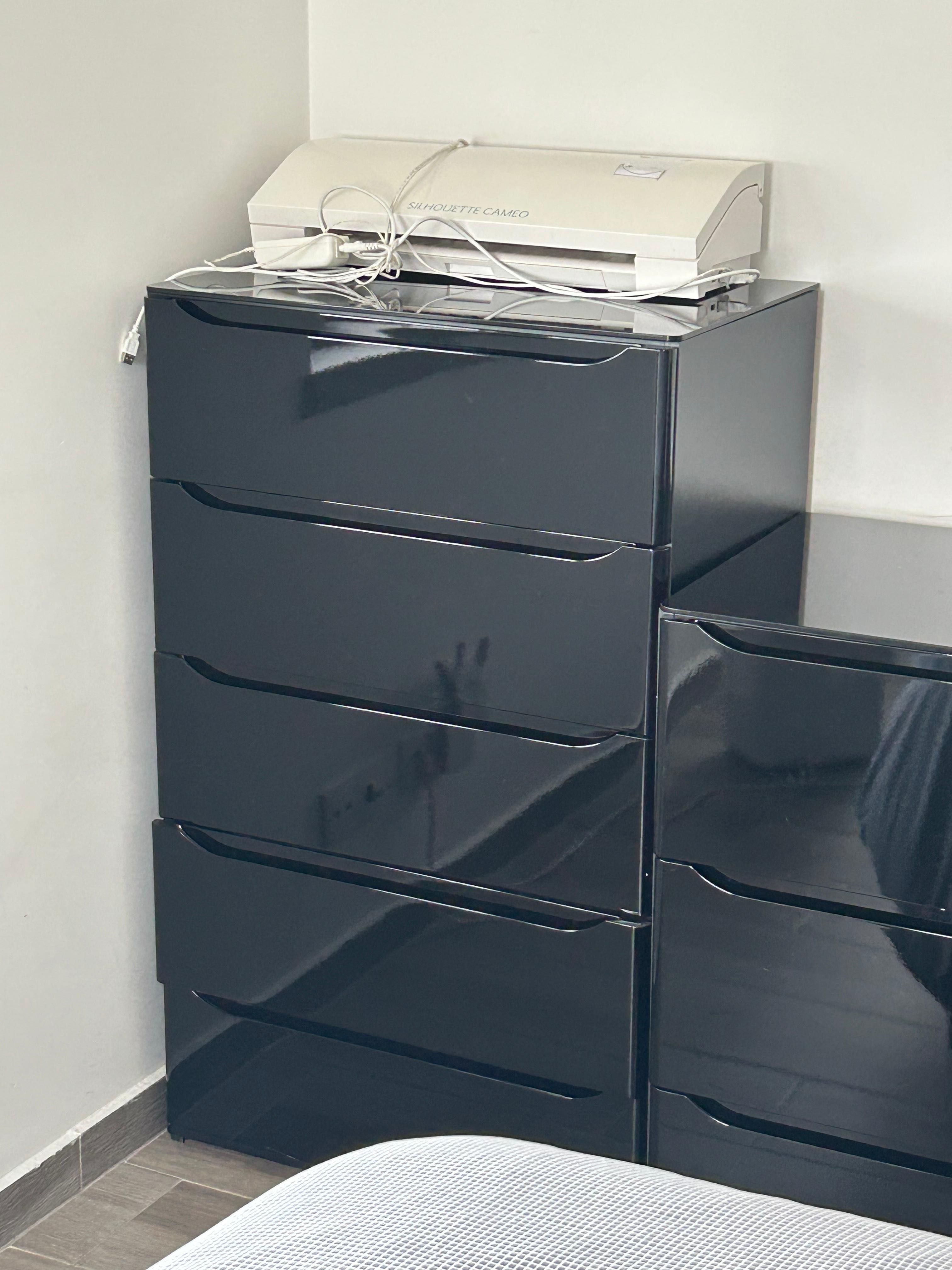 Camiseiro IKEA e preto
