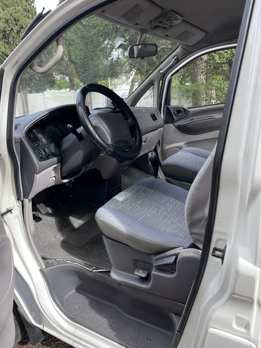 Mitsubishi L400 - 8 lugares