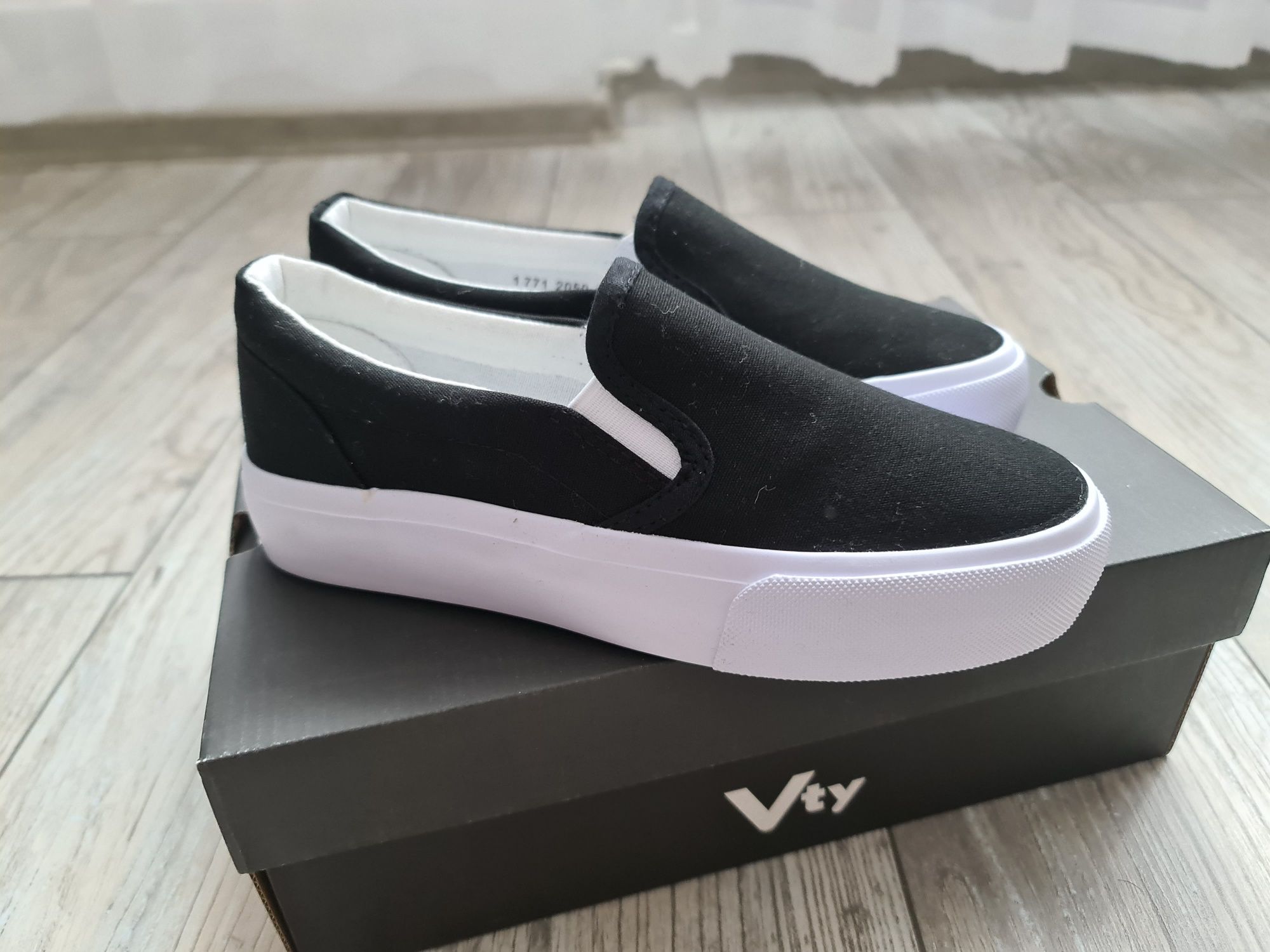 Buty Vty nowe r. 36 czarne