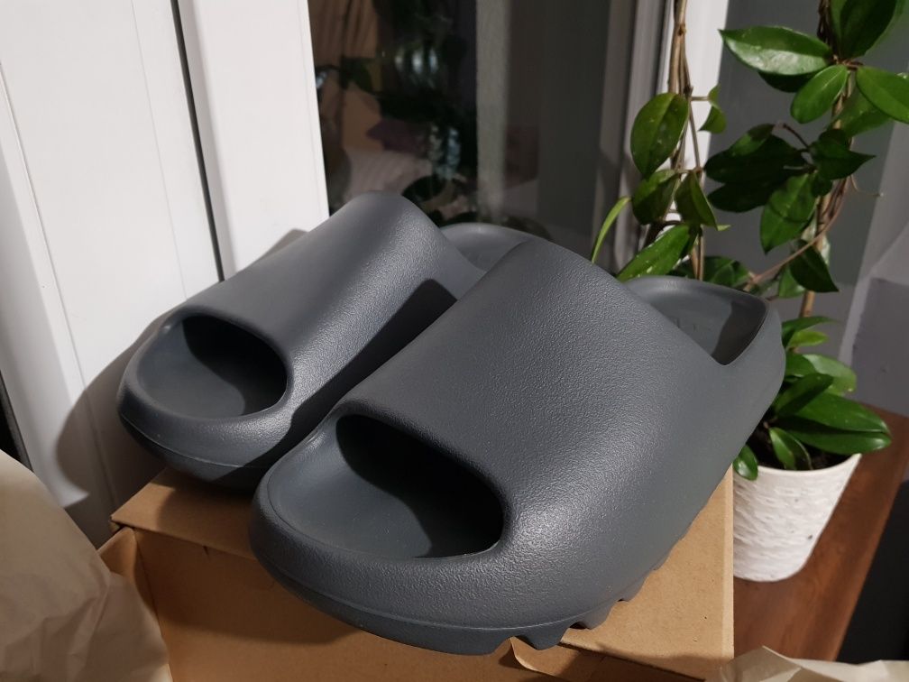 Adidas yezzy slide slate grey 9.5us, 43 1/3