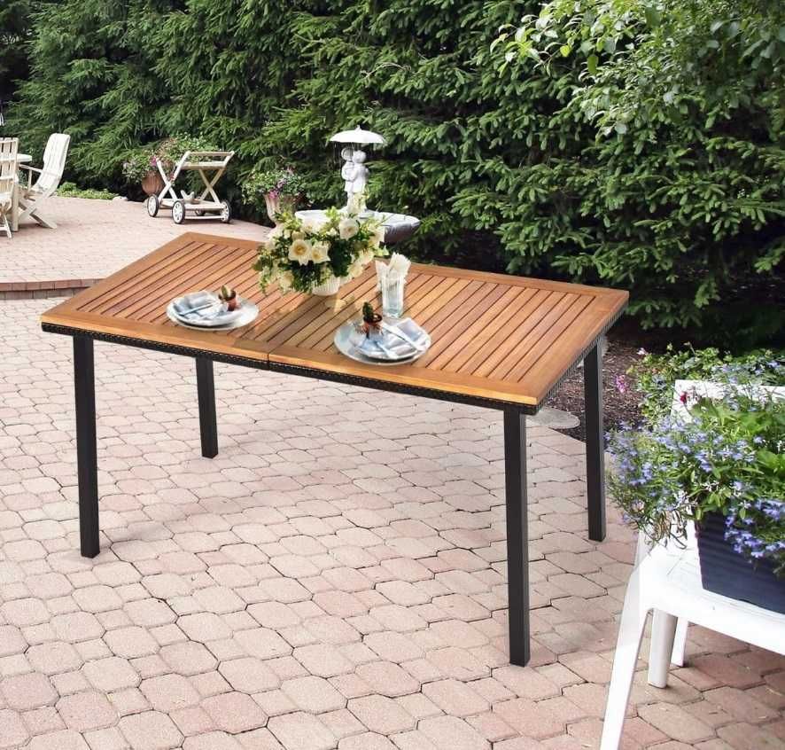 Stół Costway drewno+rattan prostokątny z otworem na parasol 140x75x76