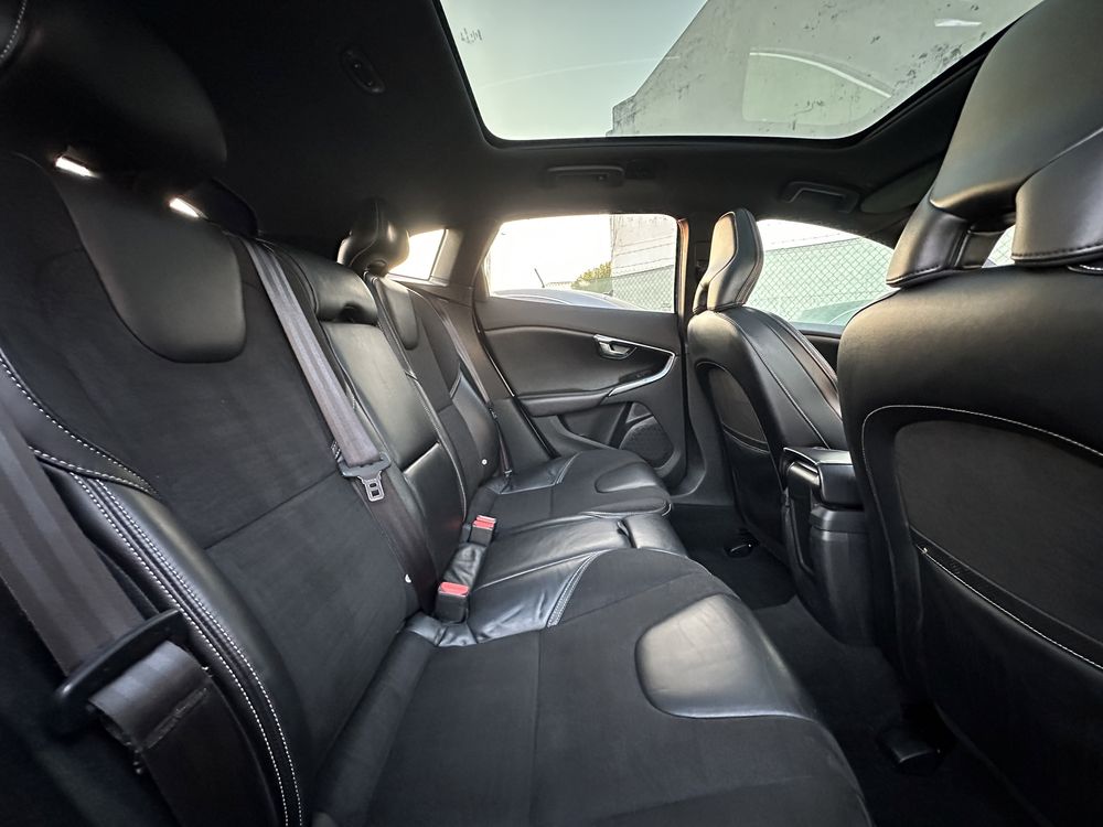 Volvo V40 1.6 D2 ‘ R-Design ‘  GARANTIA