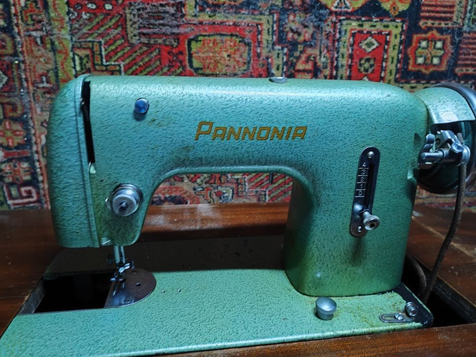 Швейна машинка віддам