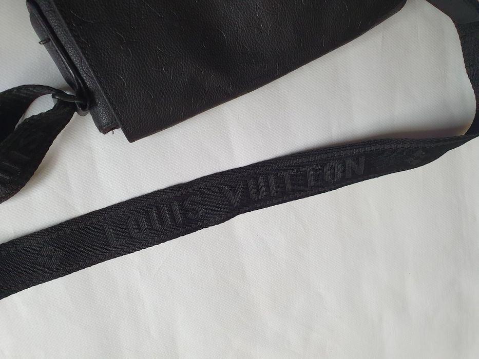 Torebka czarna jedna przegroda i schowek na ramię pasek męska damska