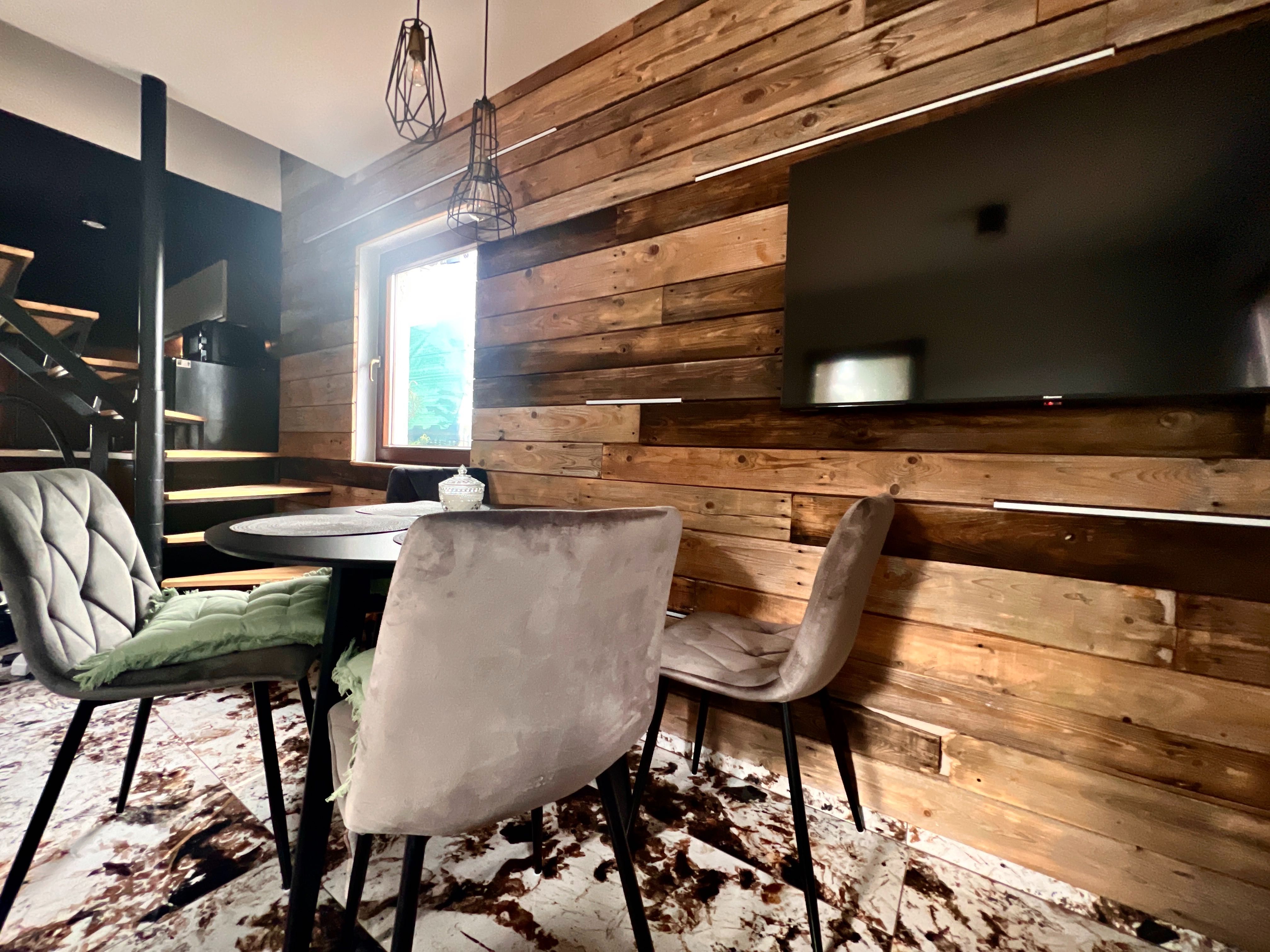 domek w lesie z banią prywatnym jacuzzi, sauną weekend PANIEŃSKI