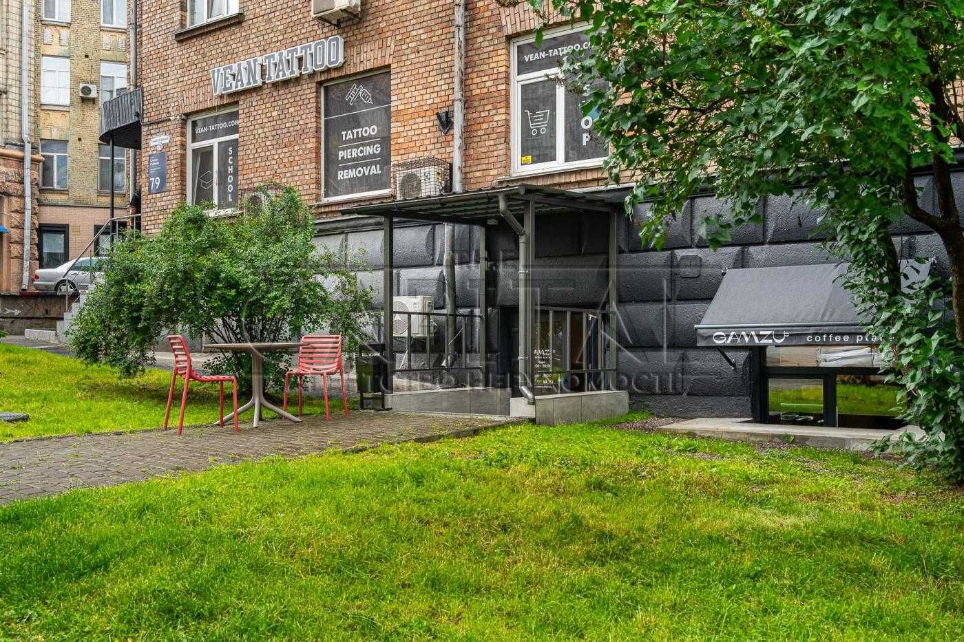 Продаж фасадного приміщення 80м2  з орендарем вул. Січових Стрільців