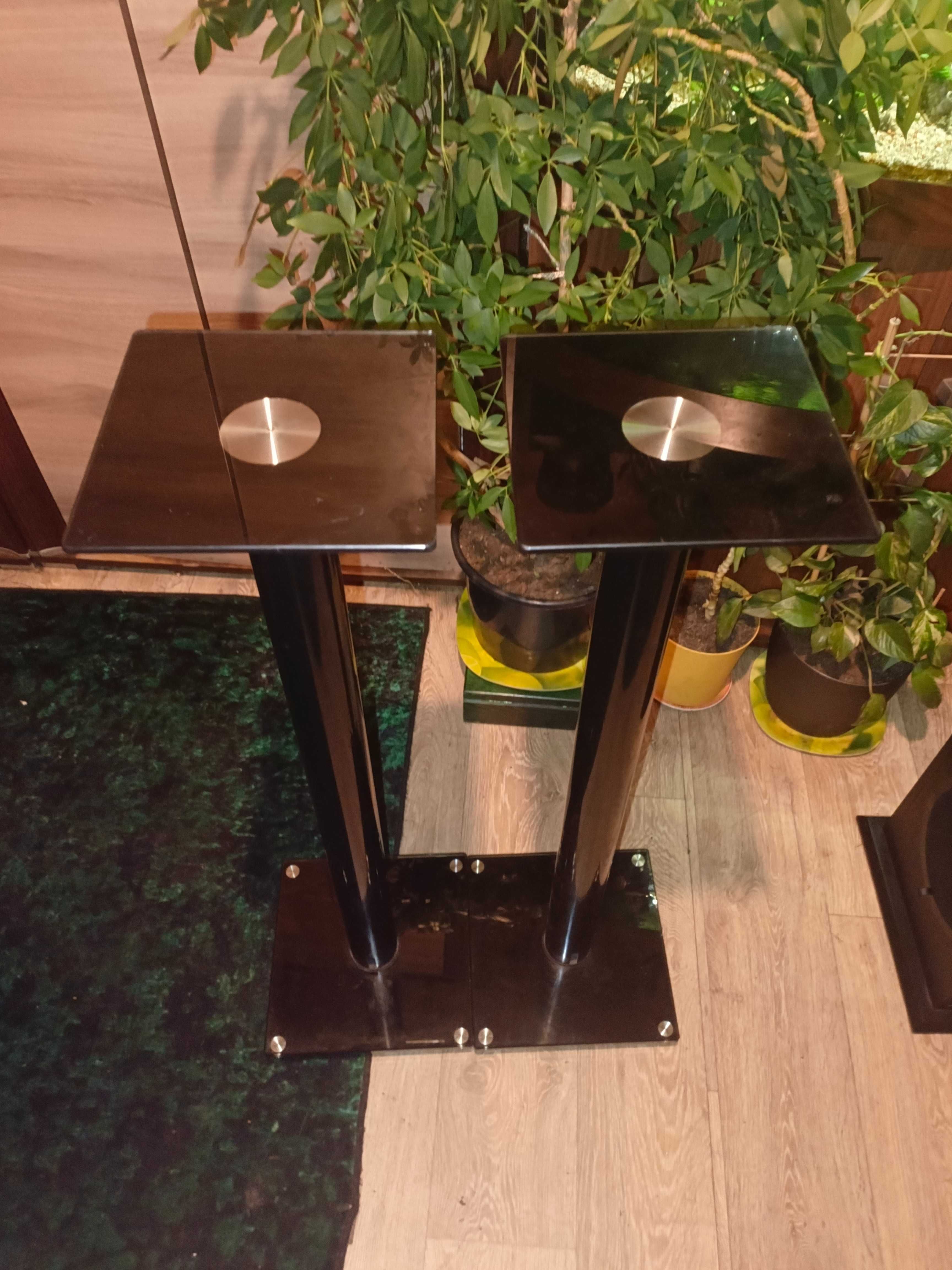 Sprzedam designerskie stojaki- standy z kolcami.