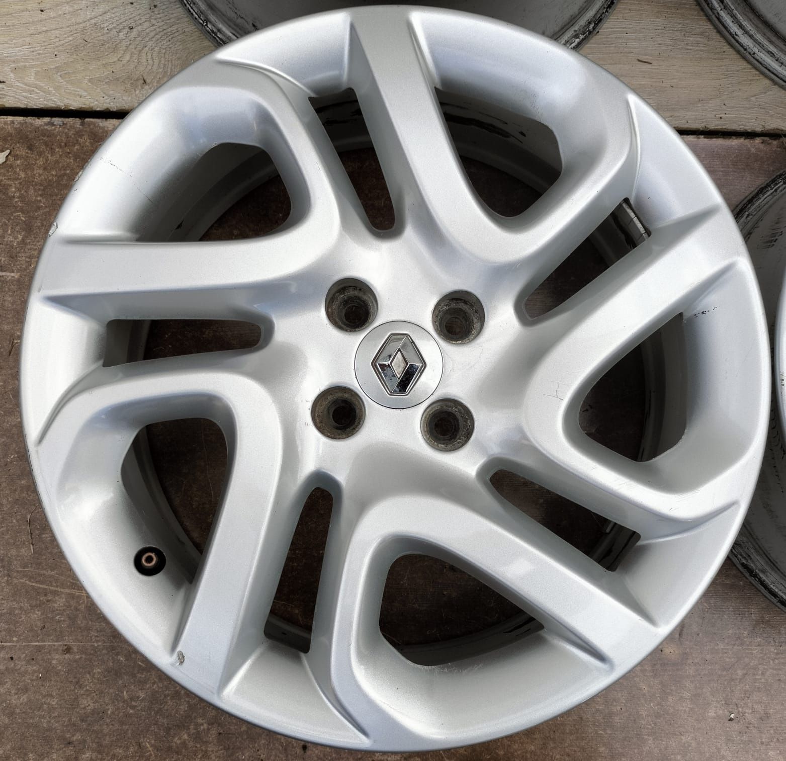 Felgi aluminiowe Renault Clio Captur Twingo 6,5x17 ET40 4x100
