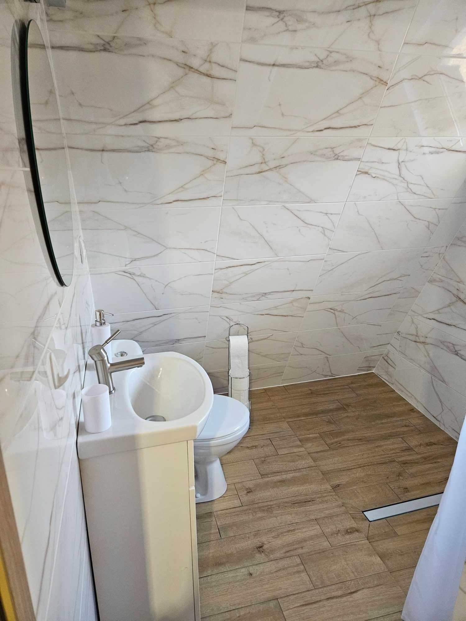 DUŻY KOMFORTOWY DOMEK z altaną i  jacuzzi.