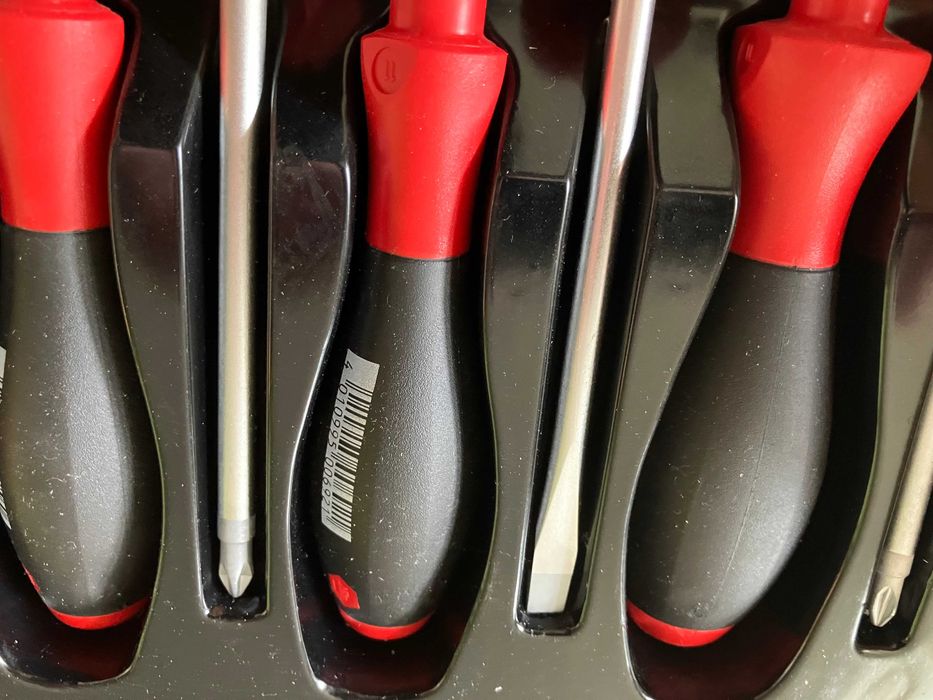 Zestaw narzędzi ręcznych renomowanej marki Wiha.