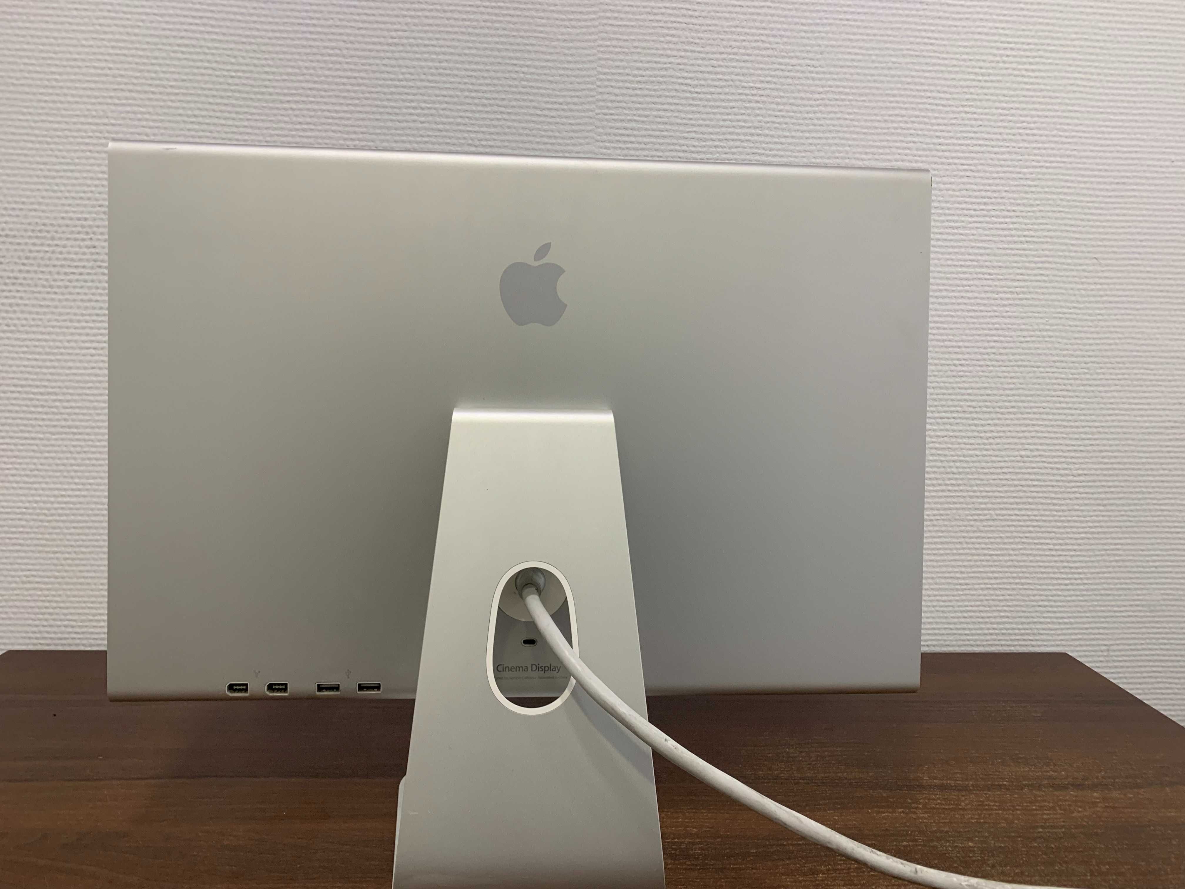 Apple Cinema Display 20" та 23"