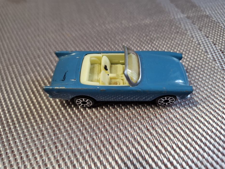 Model samochodu skala 1:64