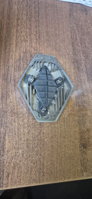 Емблема   рено від логіка