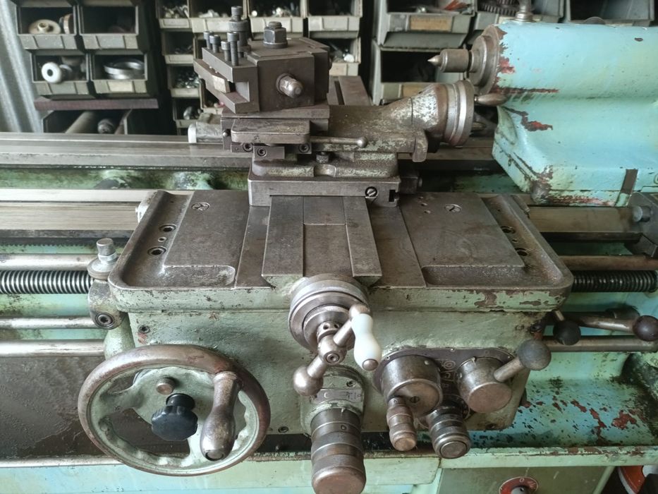 Torno Mecânico TOS – 1,35m Entre Pontas | Industrial, Robusto e Pronto