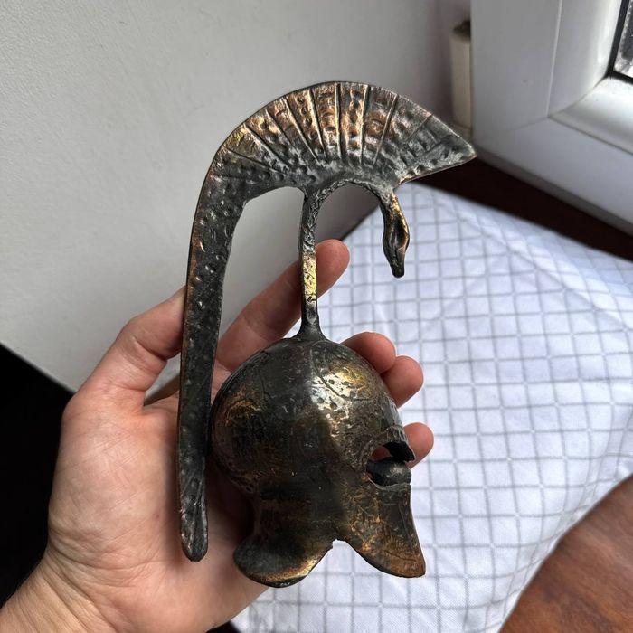 Dzwonek Brąz w kształcie hełmu gladiatora lub wojownika rzymskiego