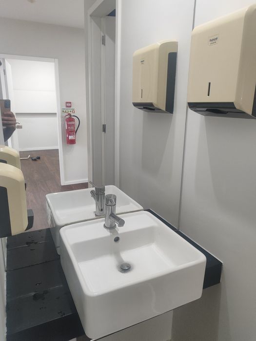 Lavatório de pousar e movel