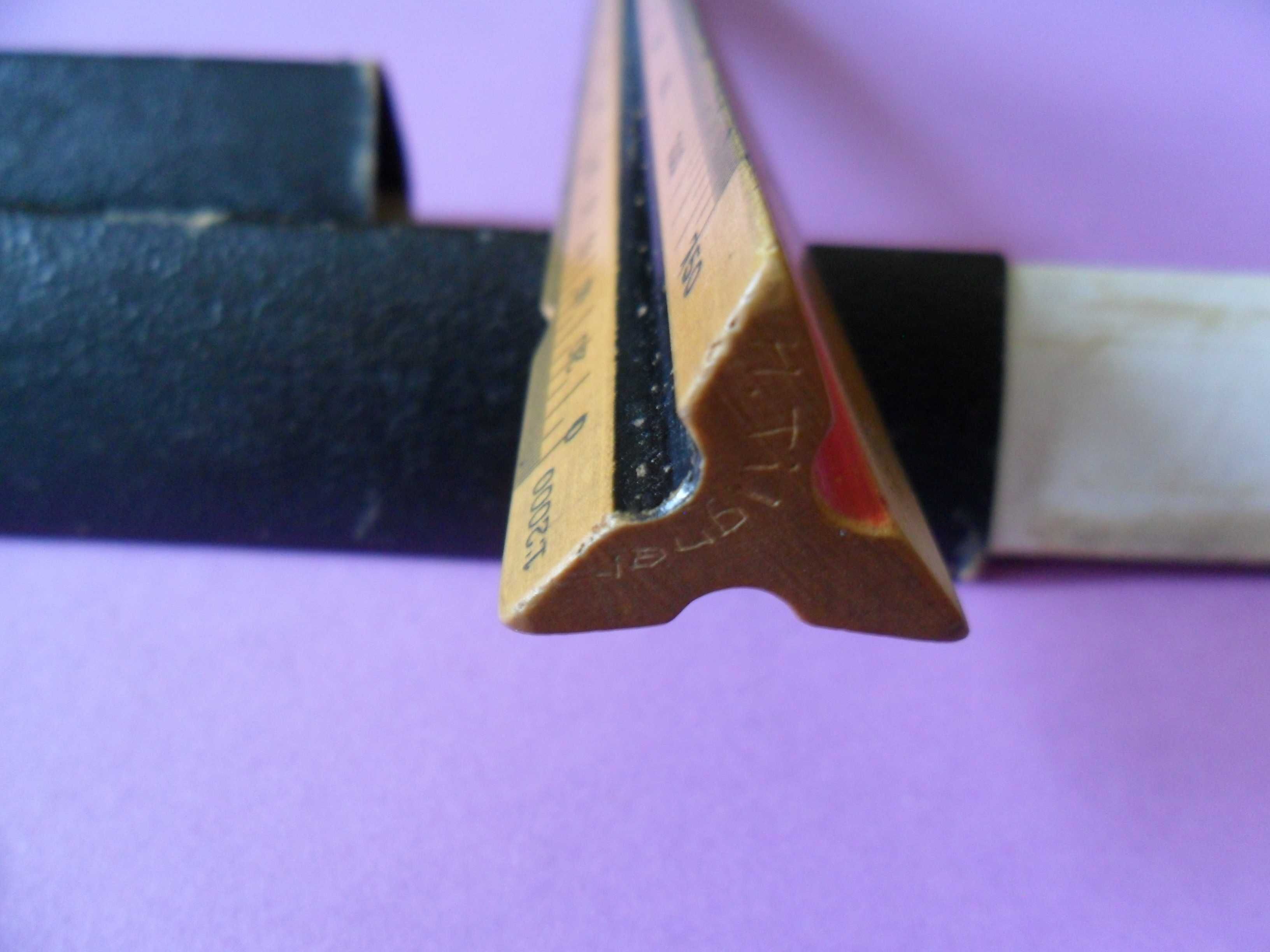 Skalówka , linijka trójkątna ,drewniana, przedwojenna 30cm