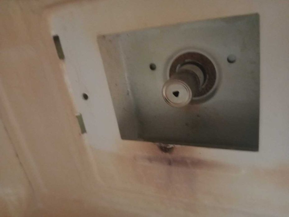 Мікрохвильова піч Grunhelm 20MX701-B