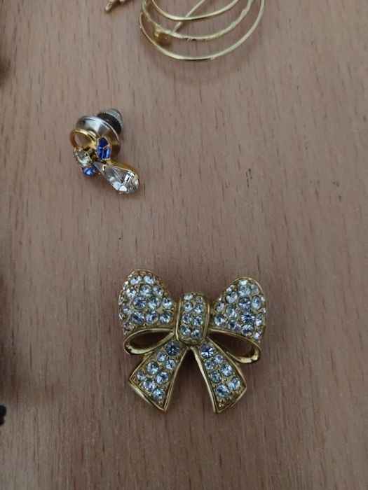 Набор брошек.Бижутерия.Очень стильные.