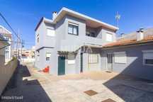 Moradia T5+ com potencial na Praia da Costa Nova