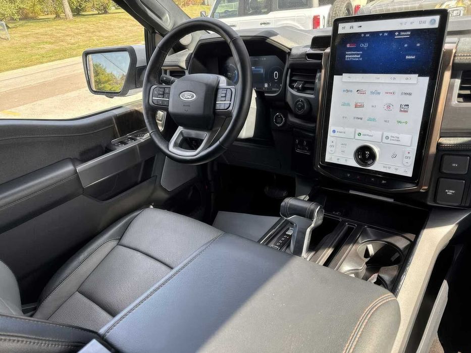 Ford F-150 Lightning Lariat SuperCrew      2022