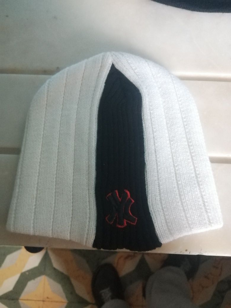 Vendo gorros praticamente sem uso