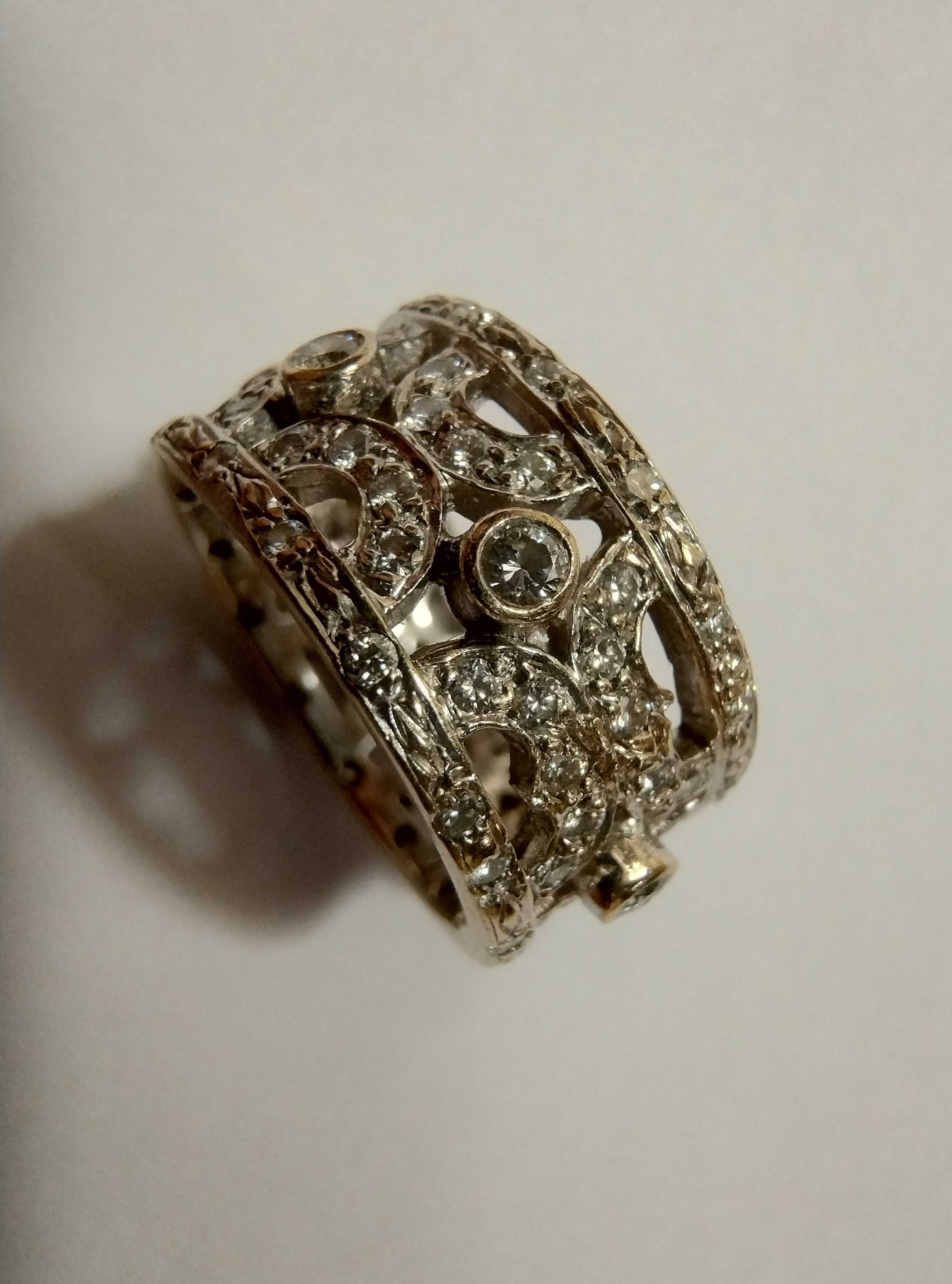 Złoty pierścionek 750 8,310g  z brylantami 1,1ct Si/H