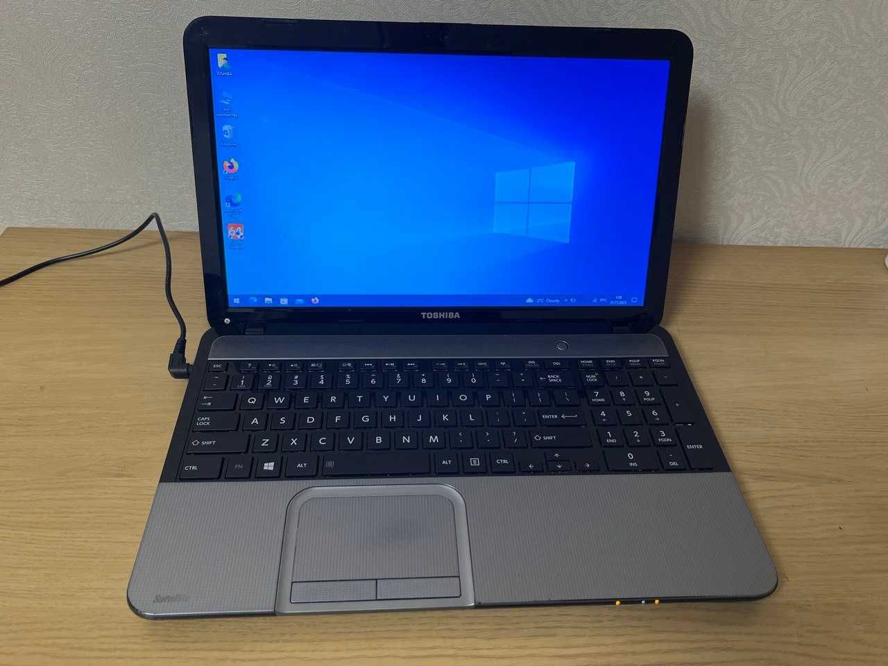 Toshiba Satellite L855 Intel i5-3230 RAM 8Gb HDD500Gb Плями на Екрані